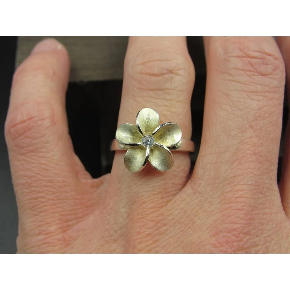Size 6.75 Sterling Silver Single Cubic Zirconia Flower Band Ring - Picture 1 of 6